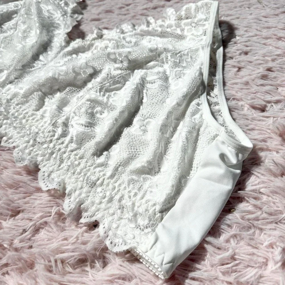 BAMBOO white floral
